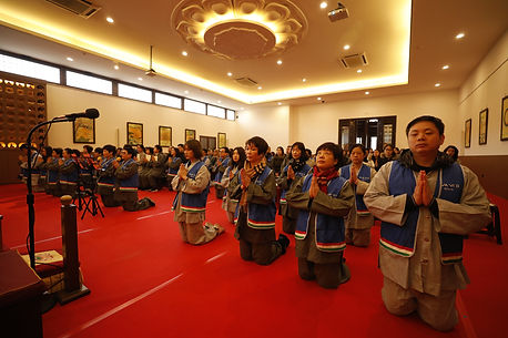 學長們至誠佛前發願 (2).JPG