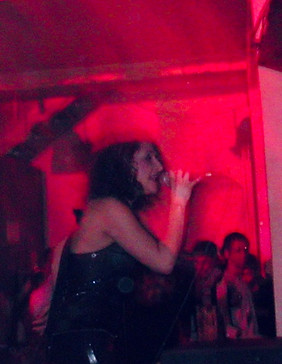 Hanna Kristall_ Konzert_ Deephouse Mafia_Szene Salzburg.jpg