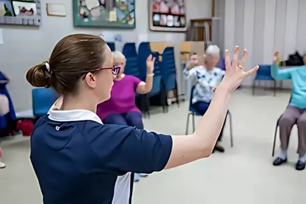 JLinks physiotherapist demonstrating mobility exercises with elderly client to maintain rehabilitation