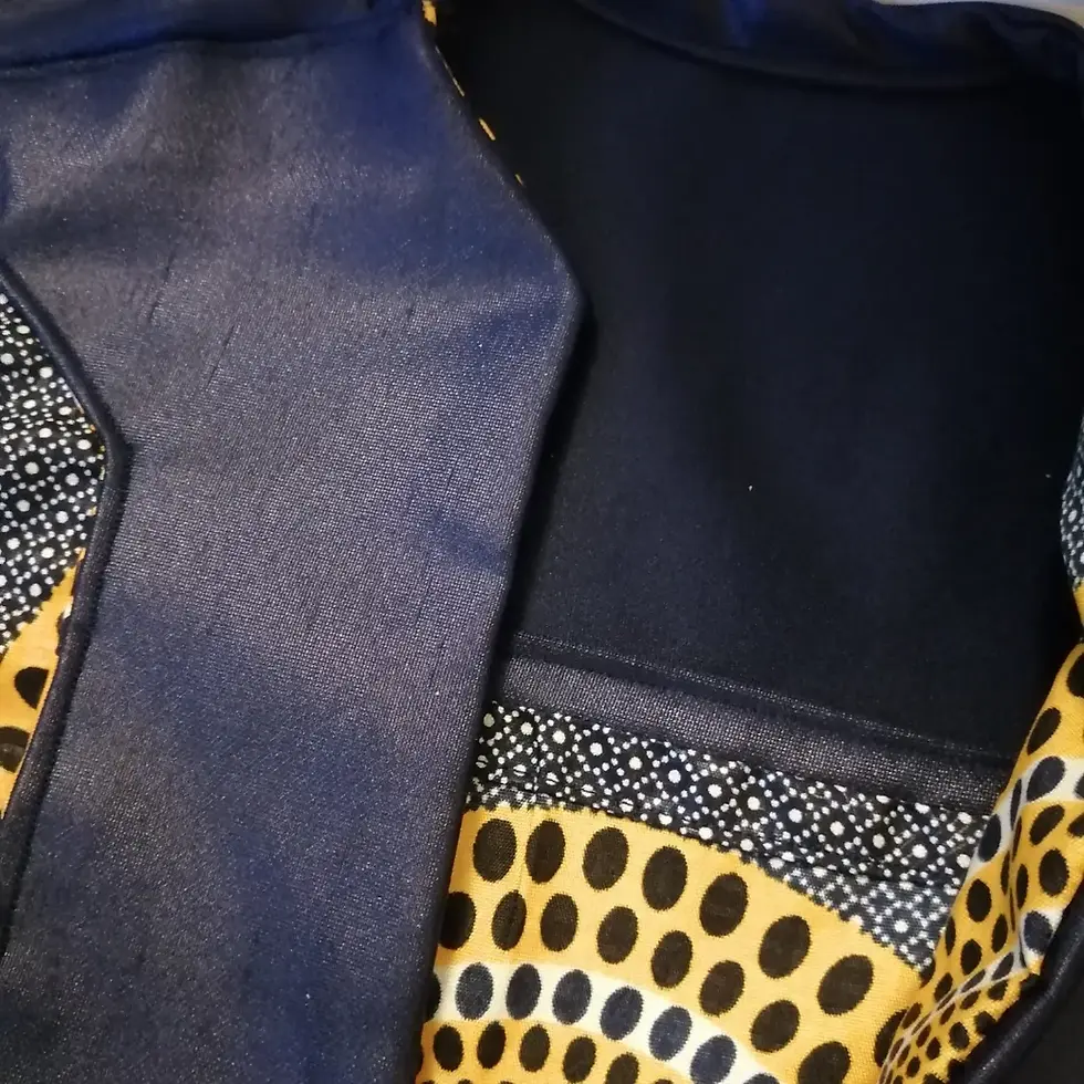 Sewn garment with patterned lining, ideal for beginners