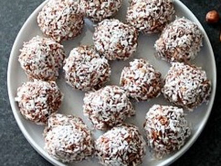 Peanut Butter Coconut Ball Dog Treats