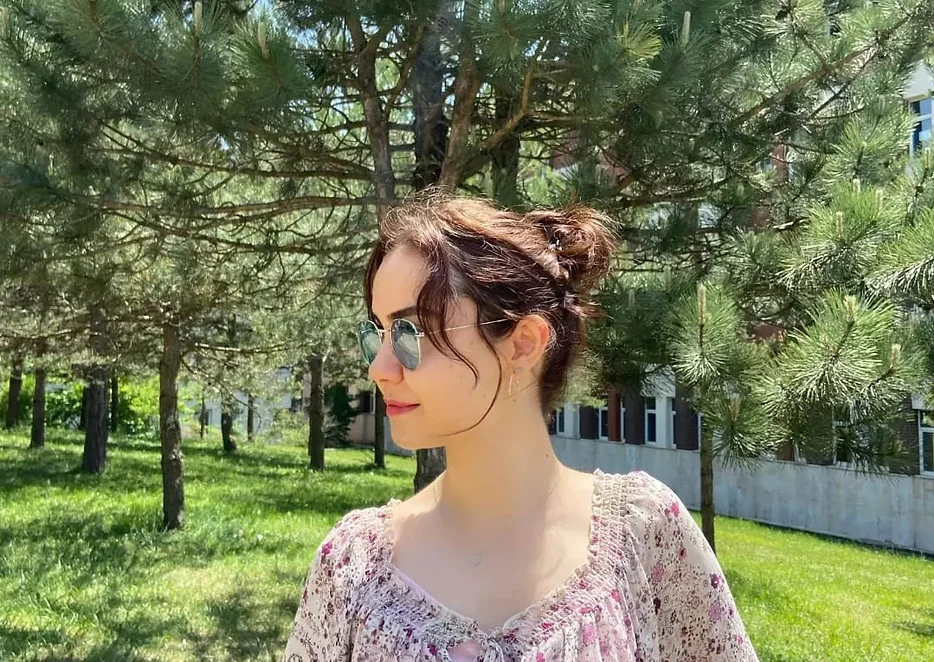 ayşenur.webp