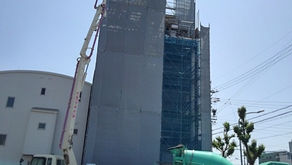 ☆☆現場便り☆☆　黒門町作業所　昨日6Fコンクリートを打設しました。内部は2Fサッシ、耐火間仕切り工事を進めています。