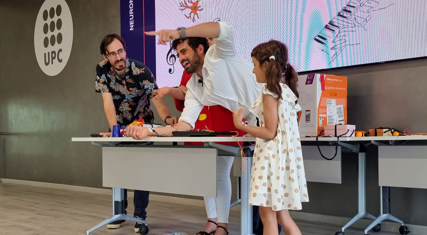 Open Brians - neurociencia para cambiar la sociedad.

Talleres de neurociencia para centros educativos 

Formación en neurociencia para empresas y organizaciones
