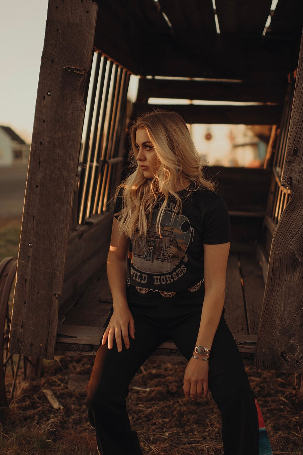 Thumbnail: Dark Bars & Wild Horses Rolled Sleeve Tee 