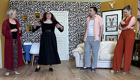 la-piece-(en-francais-)-proposee-par-le-theatre-alsacien-de-cernay-au-public-a-village-neu