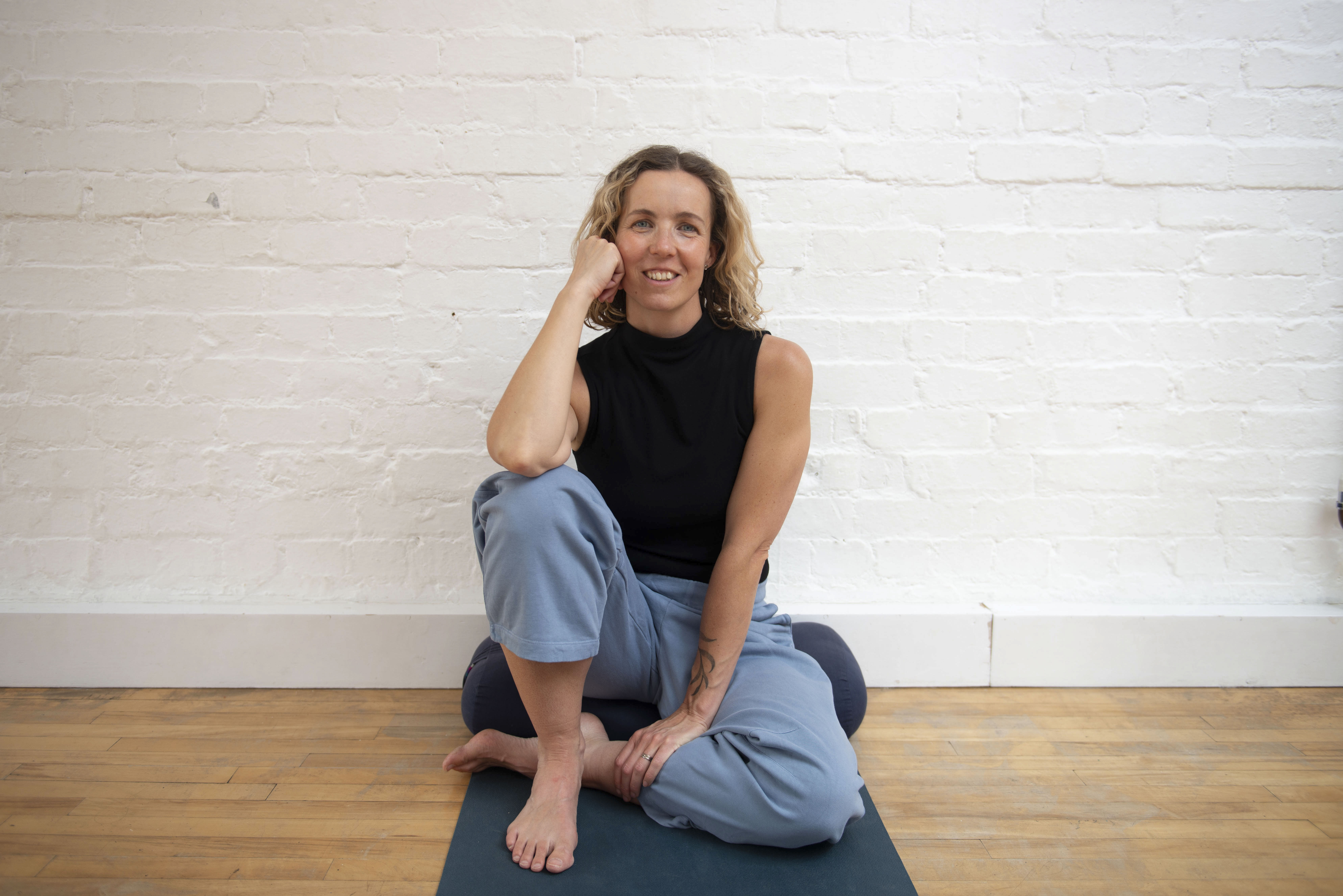yoga with carolyn Frankiestonephotography .jpg