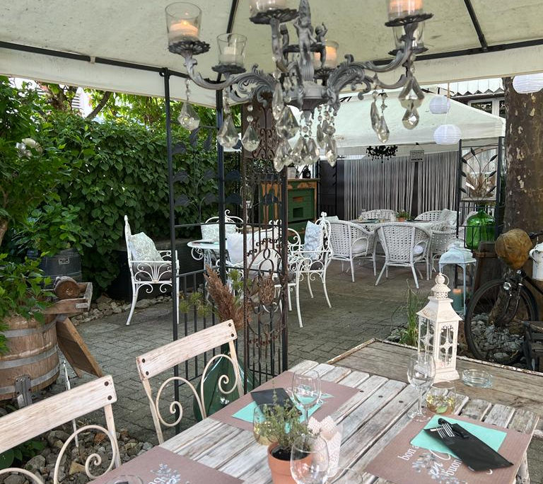 Terrasse_Restauratn_Kanönli_Thun.jpeg