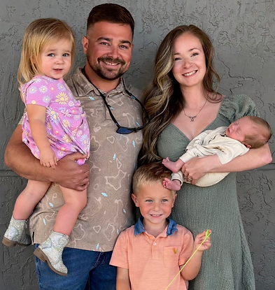 OwnerofSealProPaintingandFamily.PNG