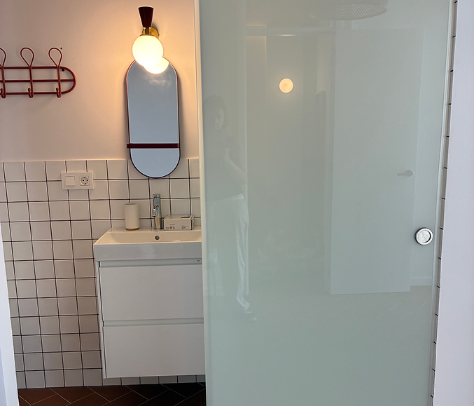 Cuarto de baño en dormitorio infantil vivienda Mahón Menorca
