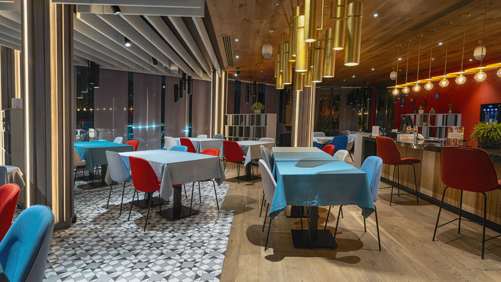 agencement hôtel, design intérieur hôtel contemporain, mobilier sur mesure pour hôtel, architecte d’intérieur Paris, aménagement espace coworking hôtel, restaurant design sur-mesure, NEKAconcept, conception d’espaces professionnels haut de gamme, intérieurs design Paris, meubles hôteliers personnalisés.