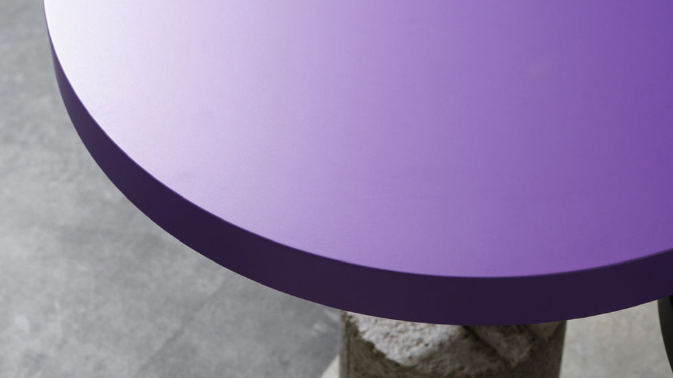 Aménagement bureau sur mesure, mobilier de bureau personnalisé, design intérieur, agencement professionnel, espace de travail moderne, studio de communication, atmosphère numérique, bureau dynamique, couleurs audacieuses, mobilier haut de gamme, conception minimaliste, touches d’originalité, mobilier ergonomique, agencement espace professionnel, bureaux innovants, décoration entreprise, NEKA Concept, optimisation d’espace, mobilier fonctionnel, design contemporain, bureaux connectés, mobilier design, fabrication sur mesure.