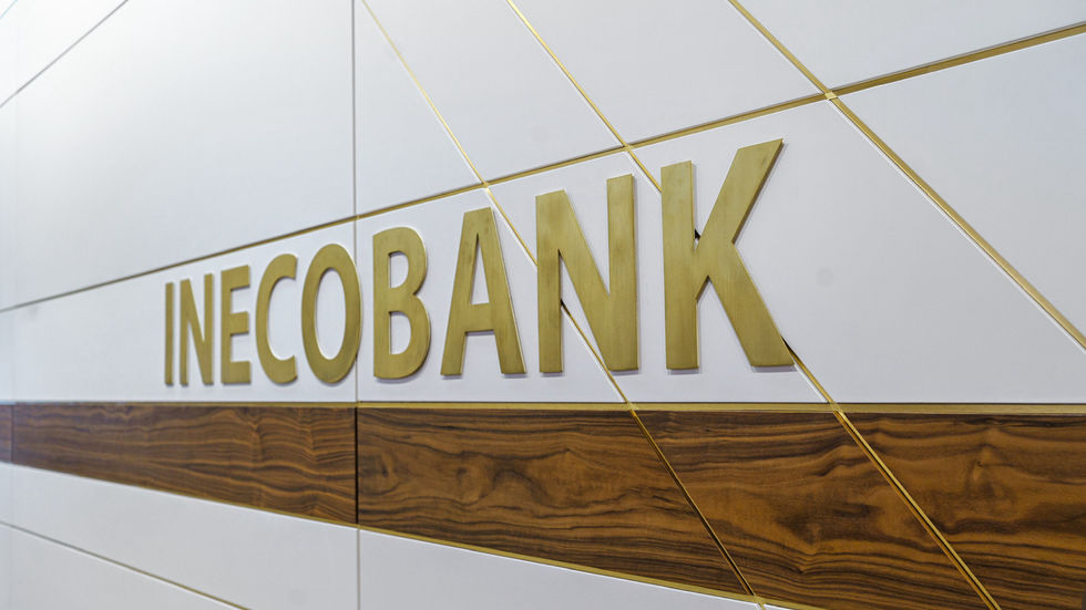 Conception de banque, Aménagement bancaire, Design d’intérieur de banque, Architecture bancaire, Agencement d’espace bancaire, Aménagement de bureaux bancaires, Rénovation de banque, Banque haut de gamme, Design moderne et luxueux, Matériaux nobles et bruts, Béton ciré, Marbre, Bois massif, Laiton, Ambiance élégante et accueillante, Expérience client en banque, Mobilier ergonomique et fonctionnel, Sécurité et confidentialité bancaire, Circulation et fluidité des espaces, Confort et prestige, Conception sur mesure pour banque, Optimisation des espaces bancaires, Design intérieur banque moderne, Aménagement espace accueil bancaire, Bureau ergonomique pour banque, Banque au design élégant et chaleureux, Solutions d’architecture pour banques.