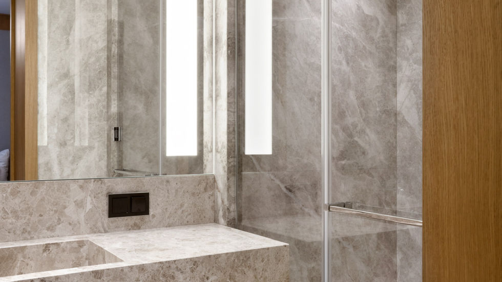 ménagement intérieur sur mesure, villa haut de gamme, mobilier design, placage bois massif, architecte d’intérieur Paris, décoration contemporaine, NEKAconcept, design intérieur lumineux, mobilier luxe.