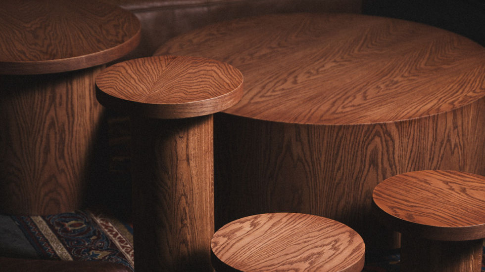 architecture intérieure café, aménagement sur mesure, mobilier bois massif, design café contemporain, espace café hybride, Jazzvé Coffee, artisanat haut de gamme, NEKAconcept Paris, projet café design.