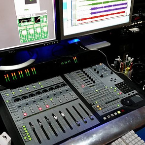 kneeverland console.jpg