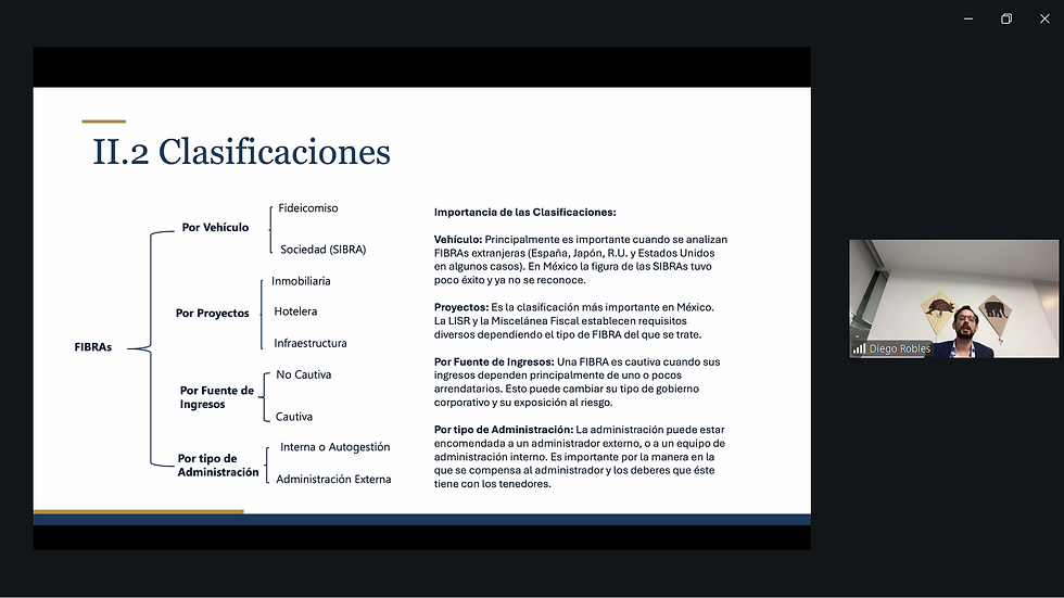 José Robles, Director Jurídico de Fibra Educa, explicó a grandes rasgos la evolución y el funcionamiento de las FIBRAS.
