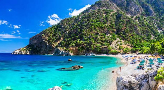 Romantic honeymoon villa in Greece with infinity pool