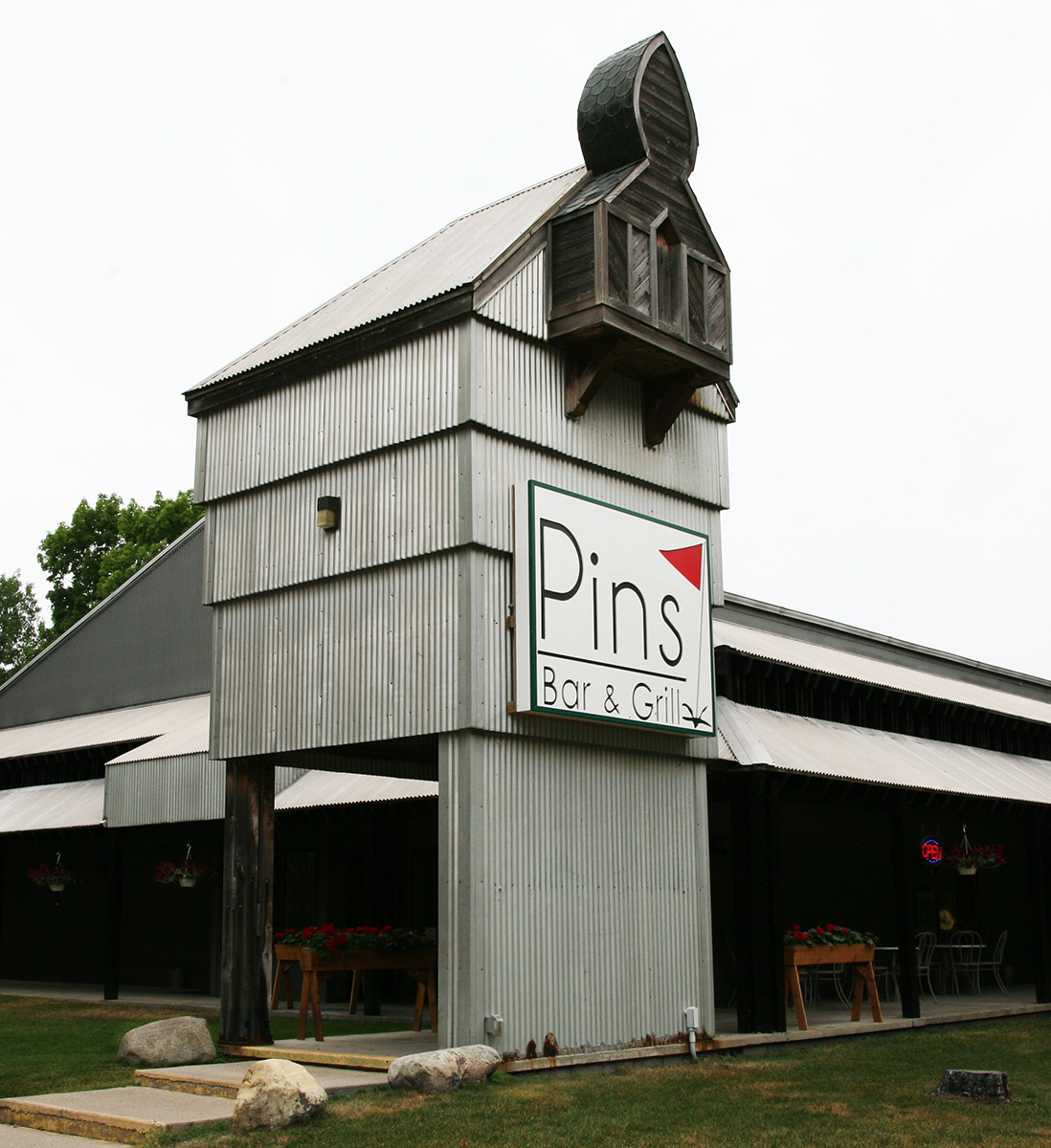 PINS Bar & Grill