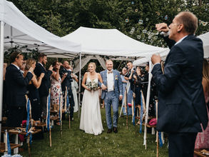 Gartenhochzeit von Maureen und Sascha in Köln: Trotz wechselhaftem Wetter ein unvergesslicher Tag
