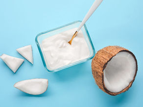 Las ventajas del yogurt de coco en comparación con los yogures lácteos