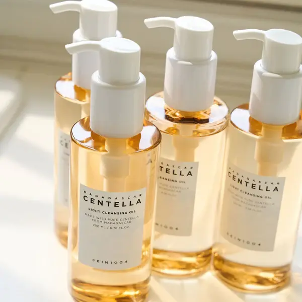 Thumbnail: Madagascar Centella Light Cleansing Oil - SKIN1004