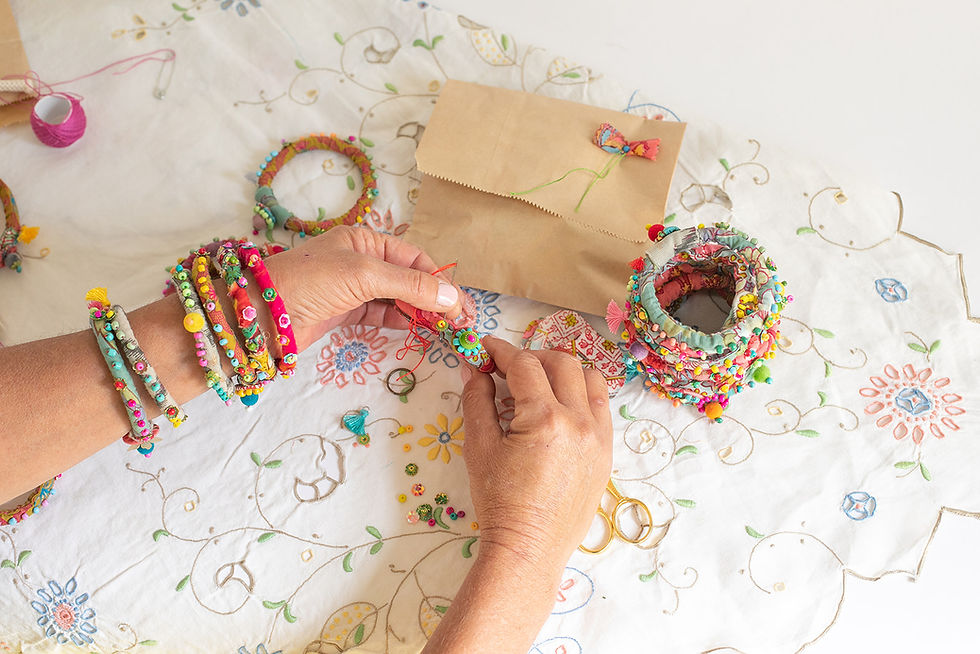 תמונה ממוזערת: צמידים מבד בעבודת יד