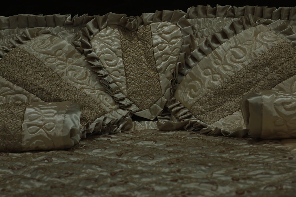 Thumbnail: Chain With Flower Bridal Comforter Set