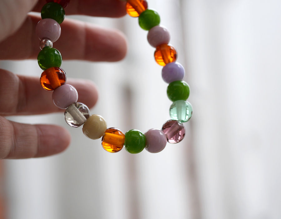 Glasperlen Armband in Frühlingsfarben