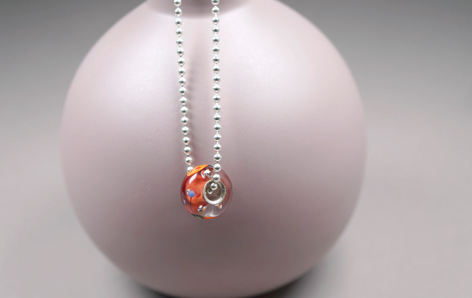 Miniaturbild: Charm Bead in Dunkelrot mit Marienkäfer für Trollbeads