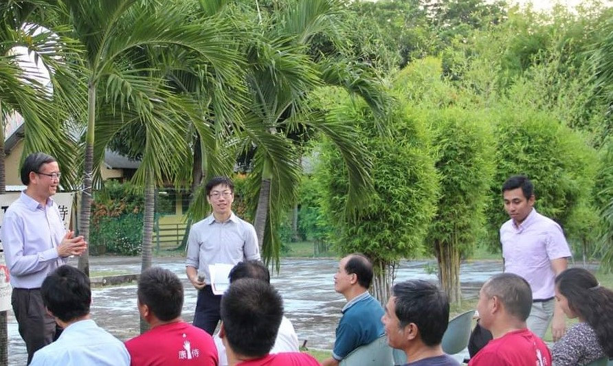 Cover slide WL talking to group.jpeg