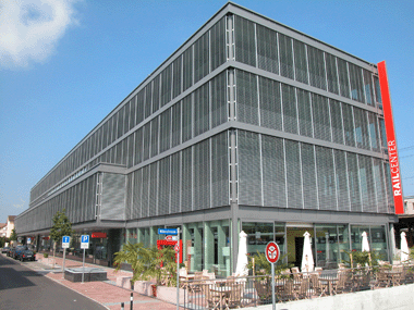 railcenter01_380.gif