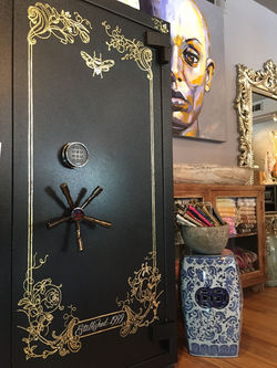 Gilded Retail Jewelry Safe