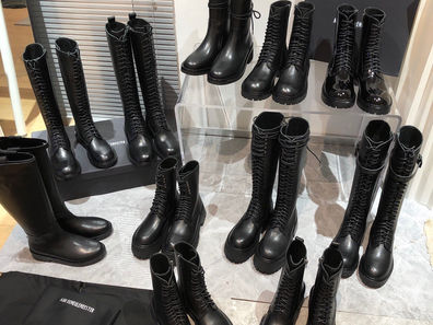 부쩍 많이 보이는 부츠 - 앤드뮐미스터