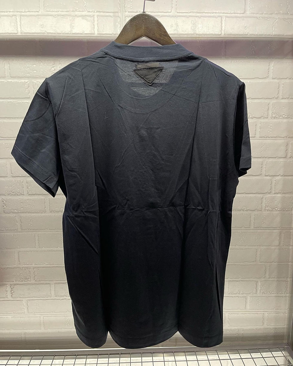 縮圖：Prada