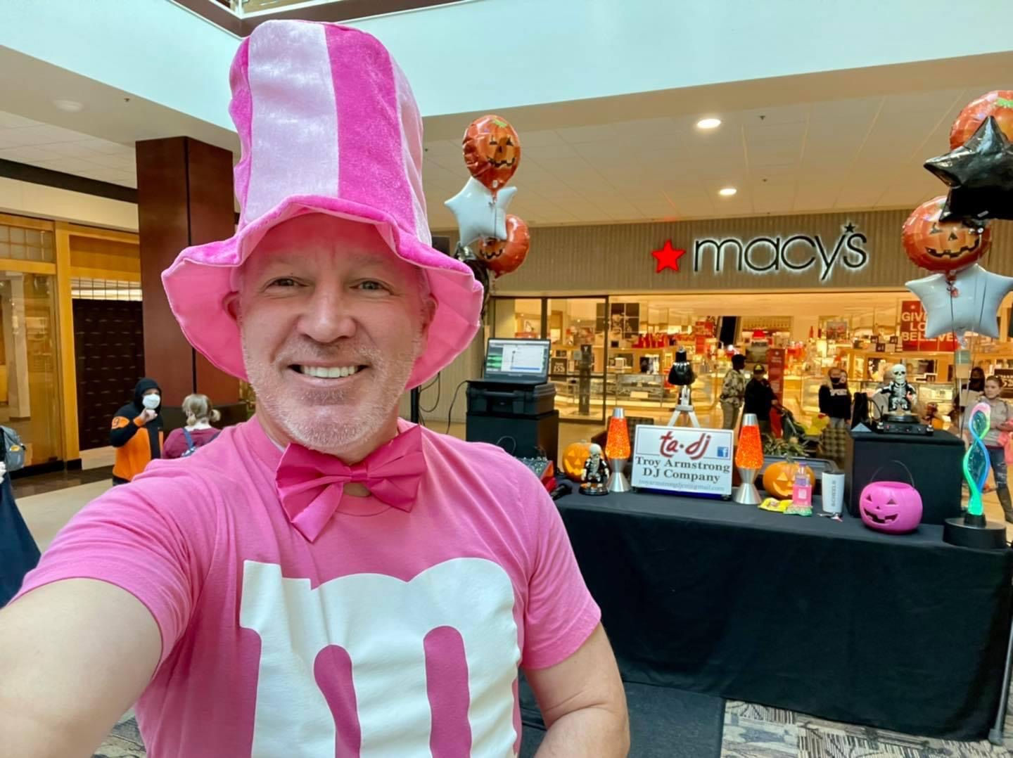 DJ_ing _MallOWeen_ at White Oaks Mall, 10_30_21.JPG