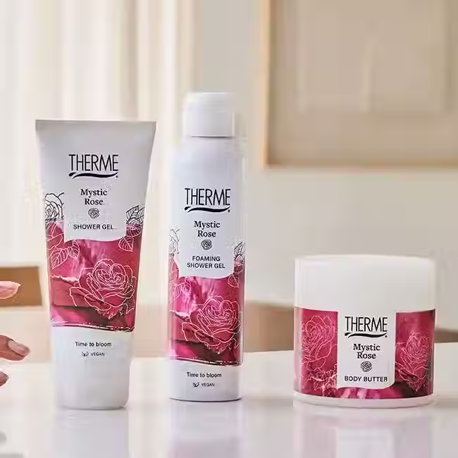Miniatura: Kosmetyki z linii Therme Mystic Rose – pianka pod prysznic, żel i masło do ciała z urzekającym zapachem róż