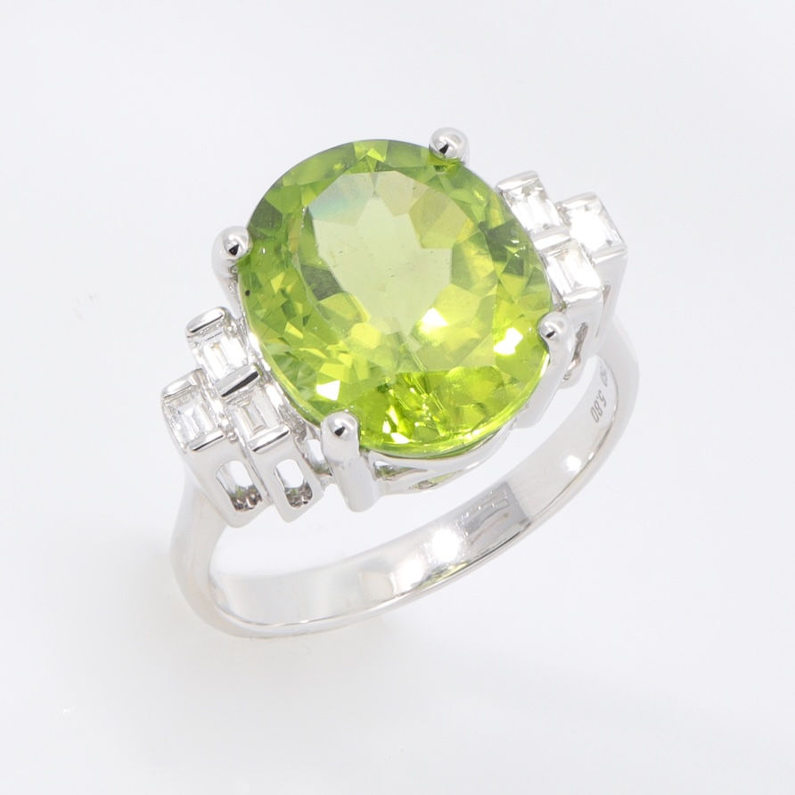 Thumbnail: Oval gemstone ring with baguette diamond shoulders in fine gold