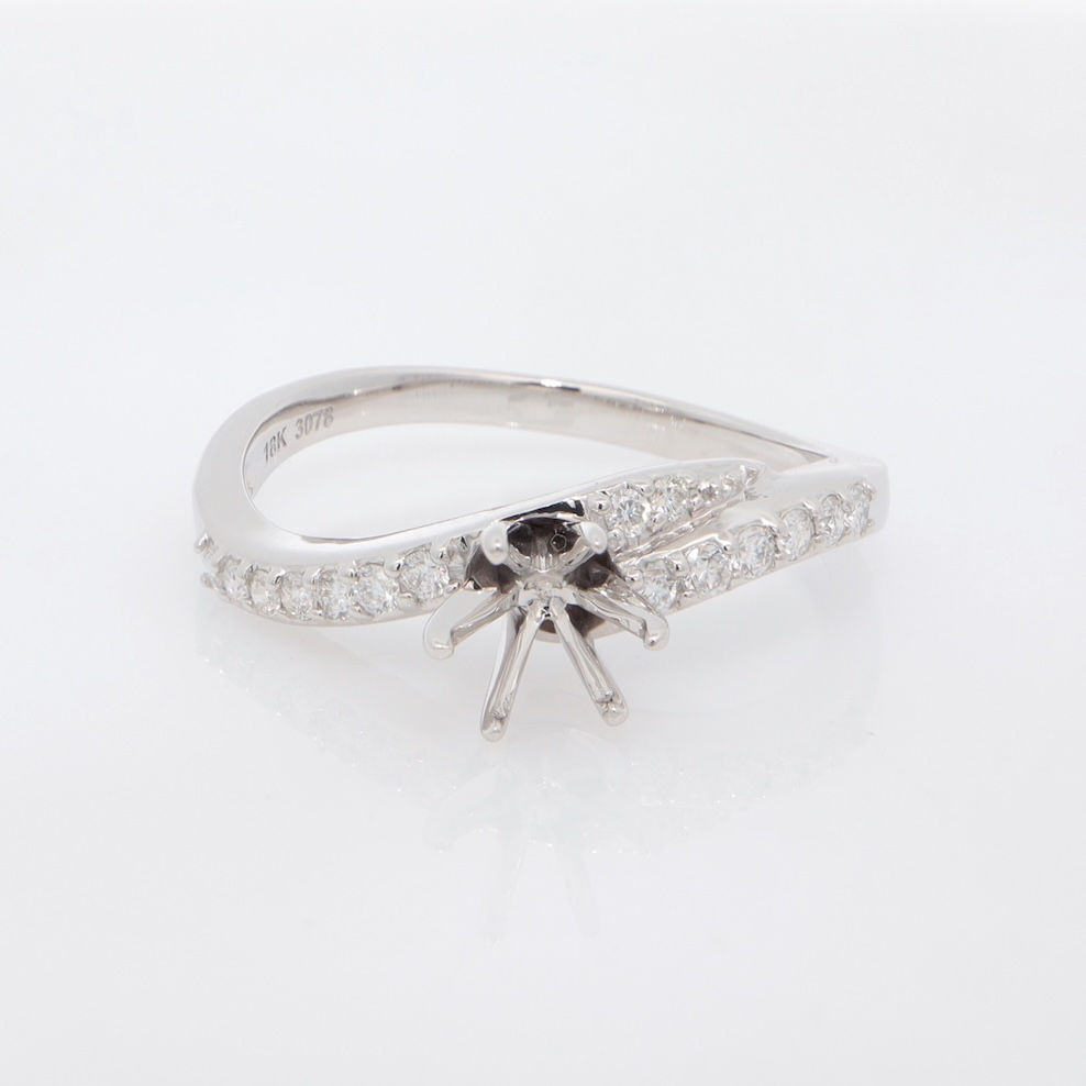 Solitaire semi-mount diamond shoulder ring in fine gold, handcrafted fine jewelry