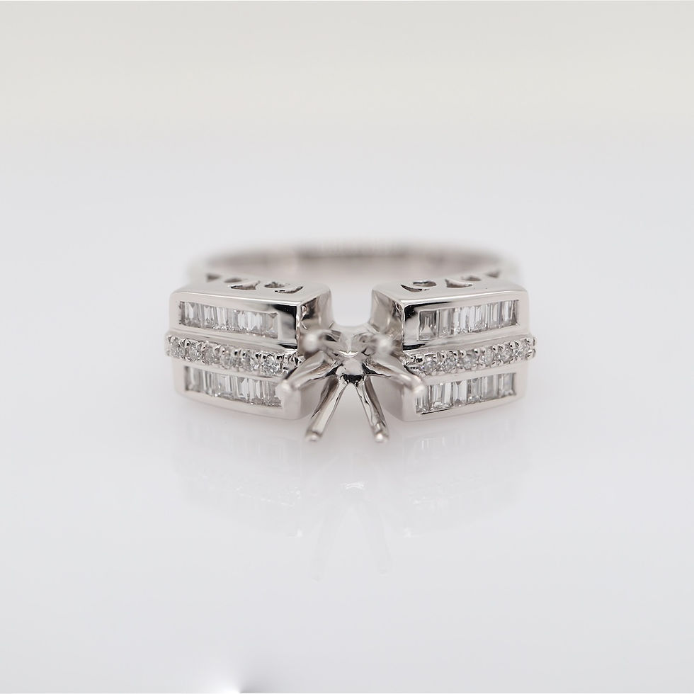 Luxury diamond solitaire ring with baguette and round diamond