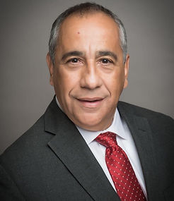 Foto de Don Hugo Nunez, asesor de confianza en bienes raíces en Florida. Más de 25 años ayudando a la comunidad hispana a comprar, vender y proteger su casa.