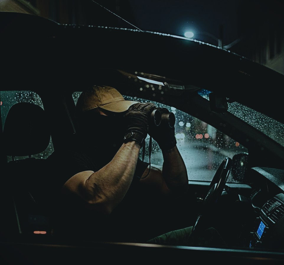 how to hire a private investigator in Florida guide showing licensed detective consultation and investigation services in Orlando