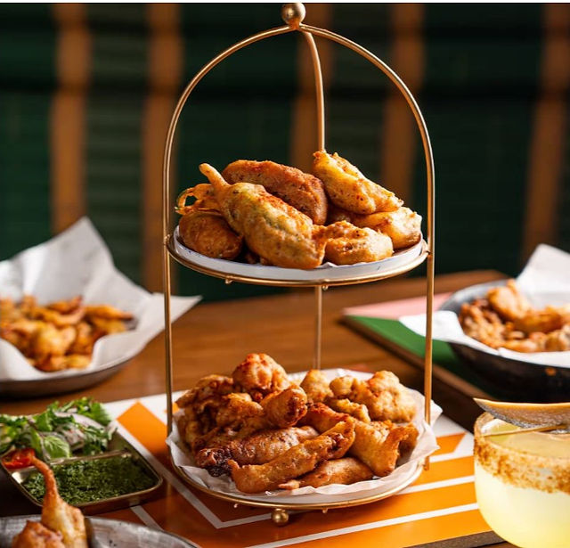 Kikli Connaught Place Price Average Cost ₹1,500 approximately for two people (excluding beverages) Timings Monday-Sunday Lunch: 12:00 PM – 3:30 PM Dinner: 7:00 PM – 11:30 PM Kikli CP Contact Number +919910979100 Instagram @kikliindia Kikli CP Location 11B, Outer Circle, K Block, Connaught Place, New Delhi Comment Below👇 & Let Us Know Your Favourite Restaurant in South Delhi!