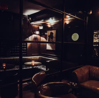 Hoots' Cocktail Room Average Cost ₹1500 approximately (for two) Timings Monday-Sunday 8.00 AM – 1.00 AM Hoots' Cocktail Room Contact Number +918588889599 Hoots' Cocktail Room Location 18-A, 1st Floor Market, Basant Lok, Vasant Vihar, New Delhi Comment Below👇 & Let Us Know Your Favourite Bar in Vasant Vihar!