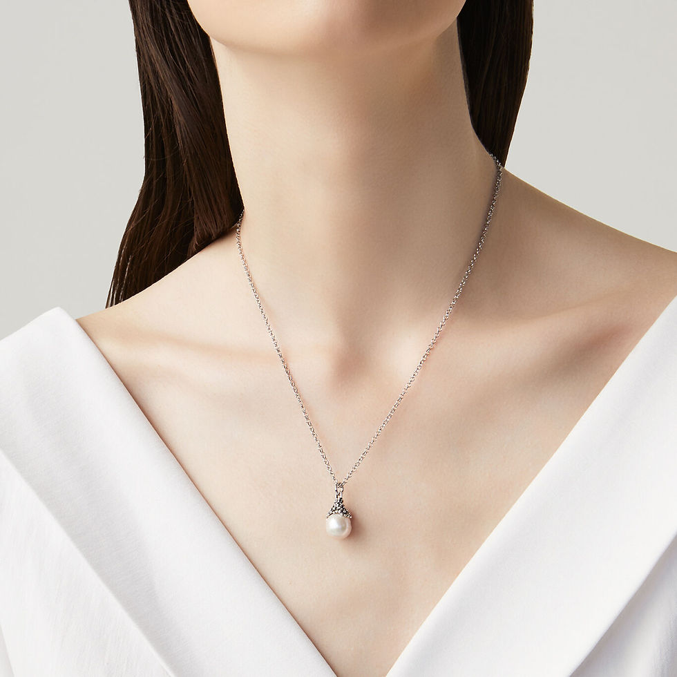 Collana Dafne: Elegante ciondolo perla, gioielleria antica