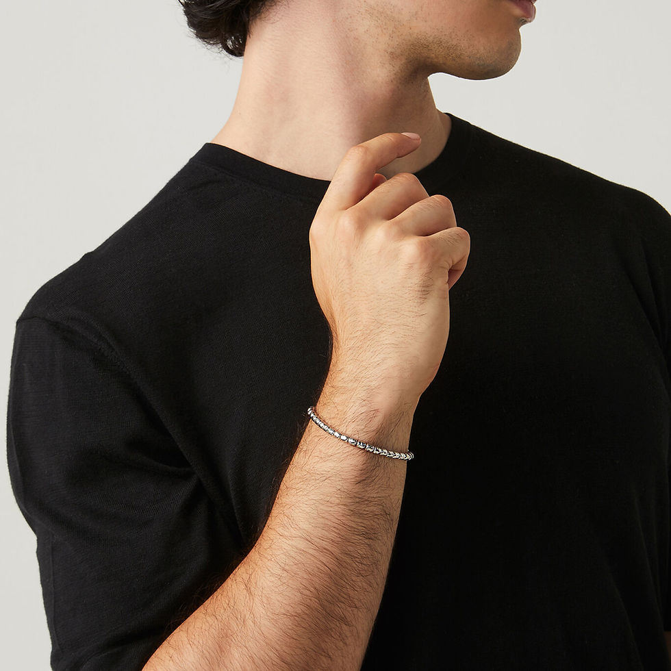 Braccialetto sottile da uomo, elegante e moderno