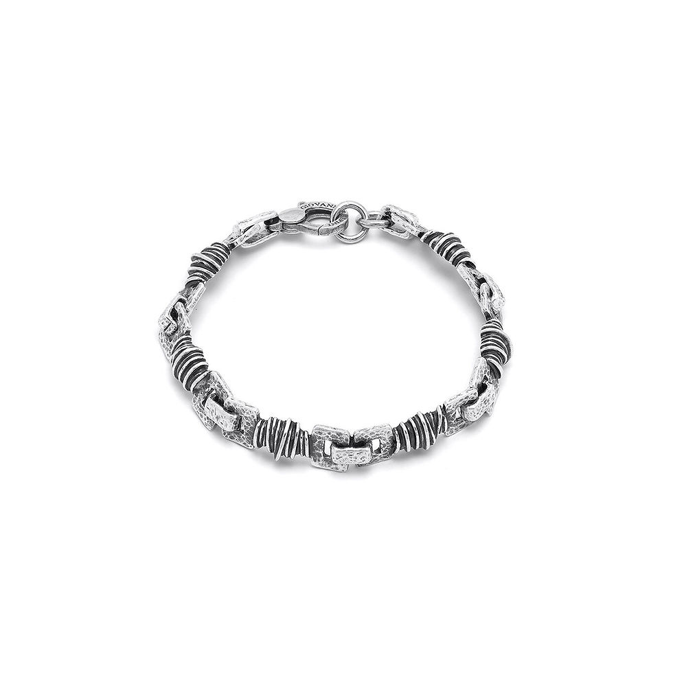 Braccialetto Rolò martellato in argento: dettaglio elegante