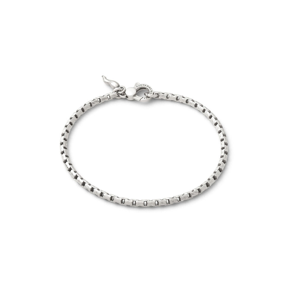 Braccialetto Rolò in argento martellato: elegante e raffinato.