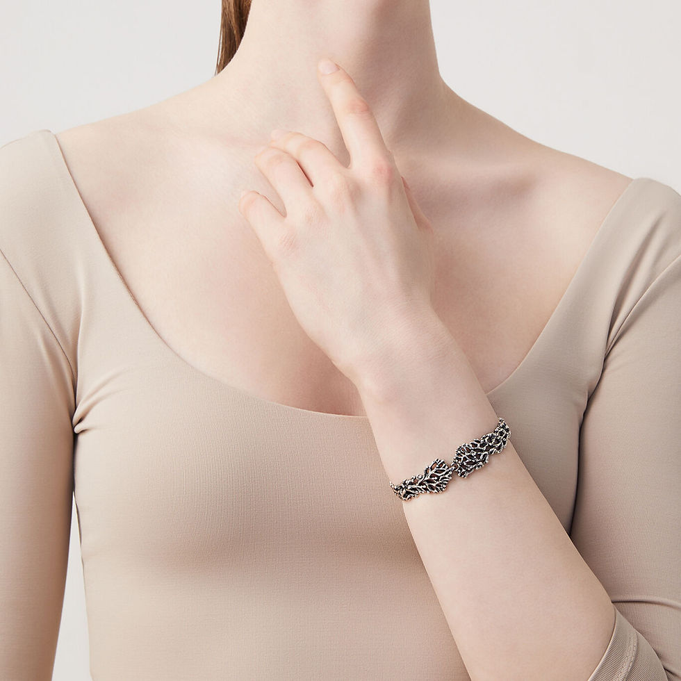 Braccialetto elegante in argento, nodo, lapislazzuli.