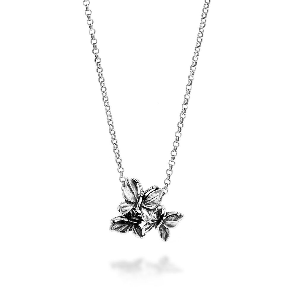 Collana con ciondolo a farfalla